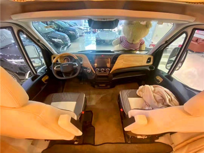 鉑馳帕亞尼進(jìn)口依維柯房車 移動(dòng)的豪華行宮，報(bào)價(jià)與“腳手架”式定制解析